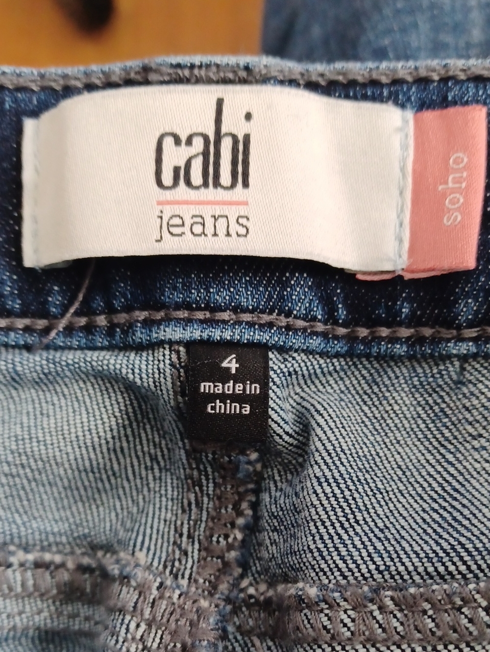 Cabi Soho Cropped Jeans Sz.4. Rear Stitched Seam. L.26.5". R.9.5". W.27". - Picture 3 of 8
